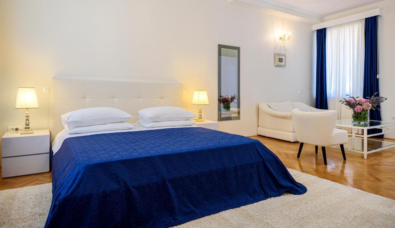 Palace Schoen Milesi - Esense Of Prestige - Private Pool - Free Parking - Old Money Style Luxury Rooms - Walking Distance To The Old Town, The Beach And All Amenities - Buralux Properties Split Bagian luar foto