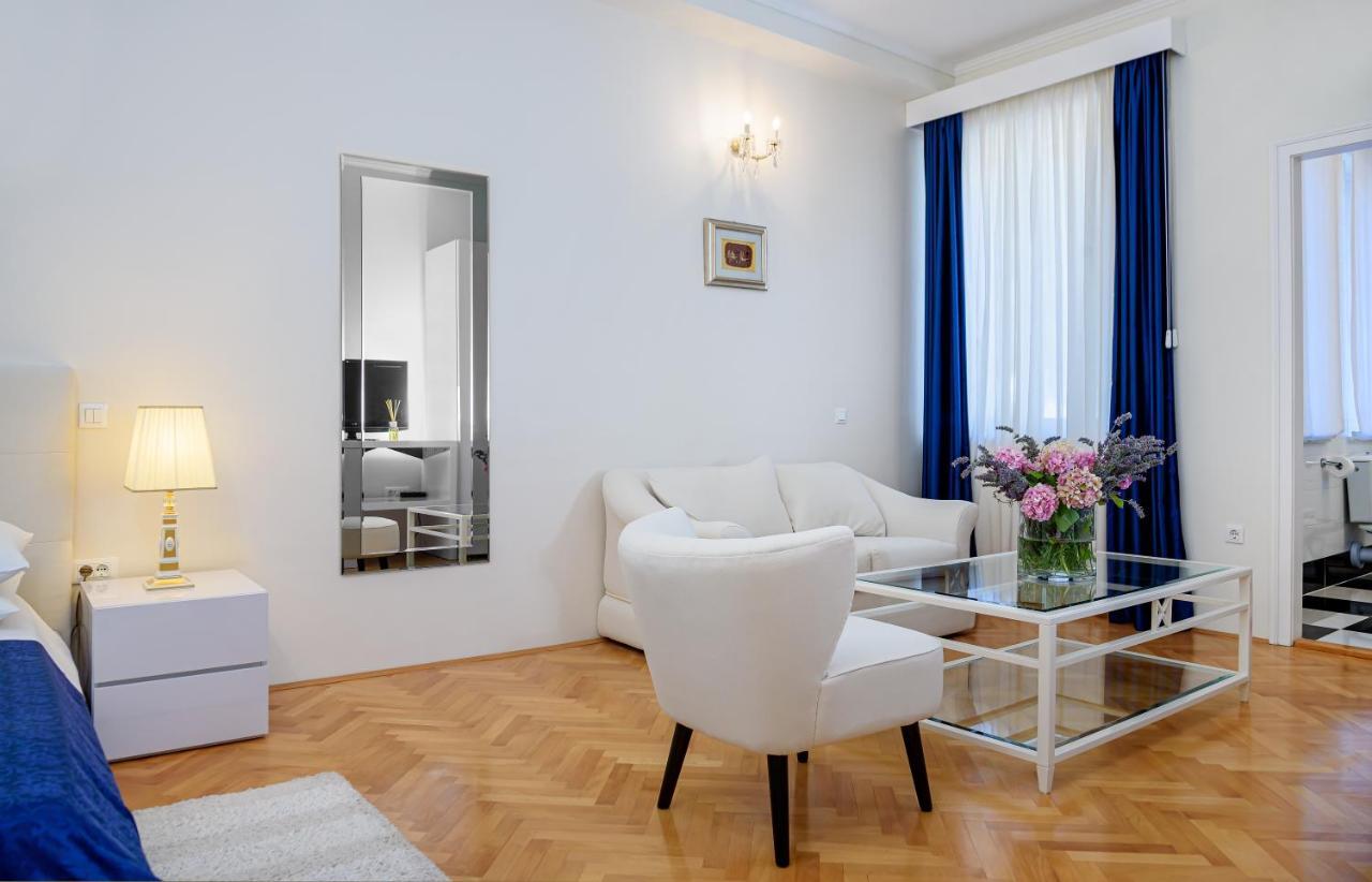 Palace Schoen Milesi - Esense Of Prestige - Private Pool - Free Parking - Old Money Style Luxury Rooms - Walking Distance To The Old Town, The Beach And All Amenities - Buralux Properties Split Bagian luar foto