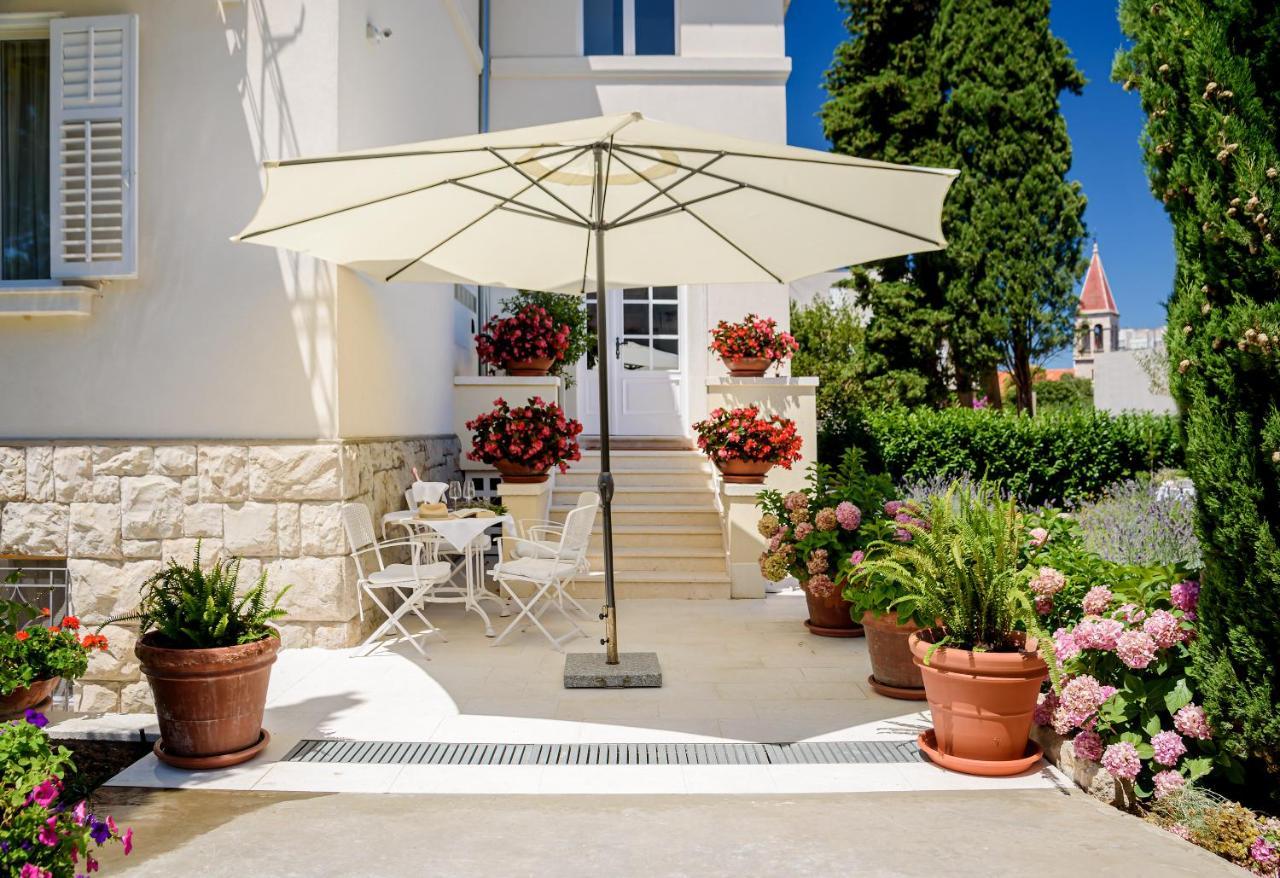 Palace Schoen Milesi - Esense Of Prestige - Private Pool - Free Parking - Old Money Style Luxury Rooms - Walking Distance To The Old Town, The Beach And All Amenities - Buralux Properties Split Bagian luar foto