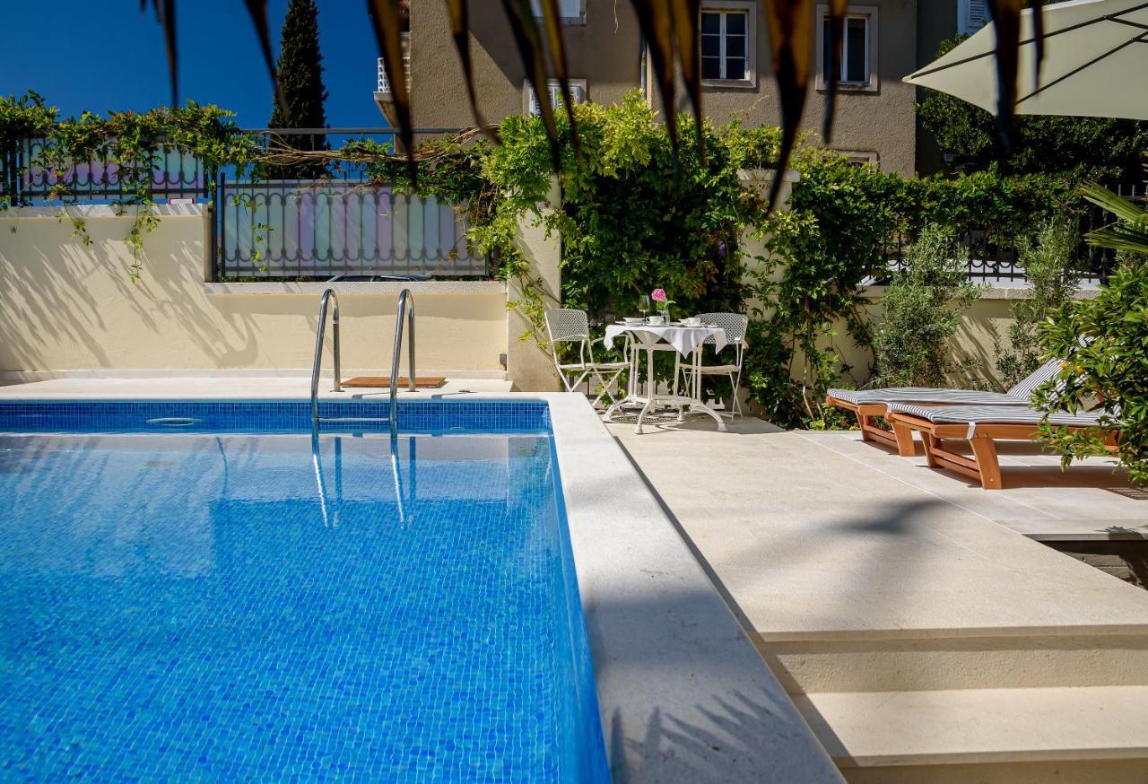 Palace Schoen Milesi - Esense Of Prestige - Private Pool - Free Parking - Old Money Style Luxury Rooms - Walking Distance To The Old Town, The Beach And All Amenities - Buralux Properties Split Bagian luar foto