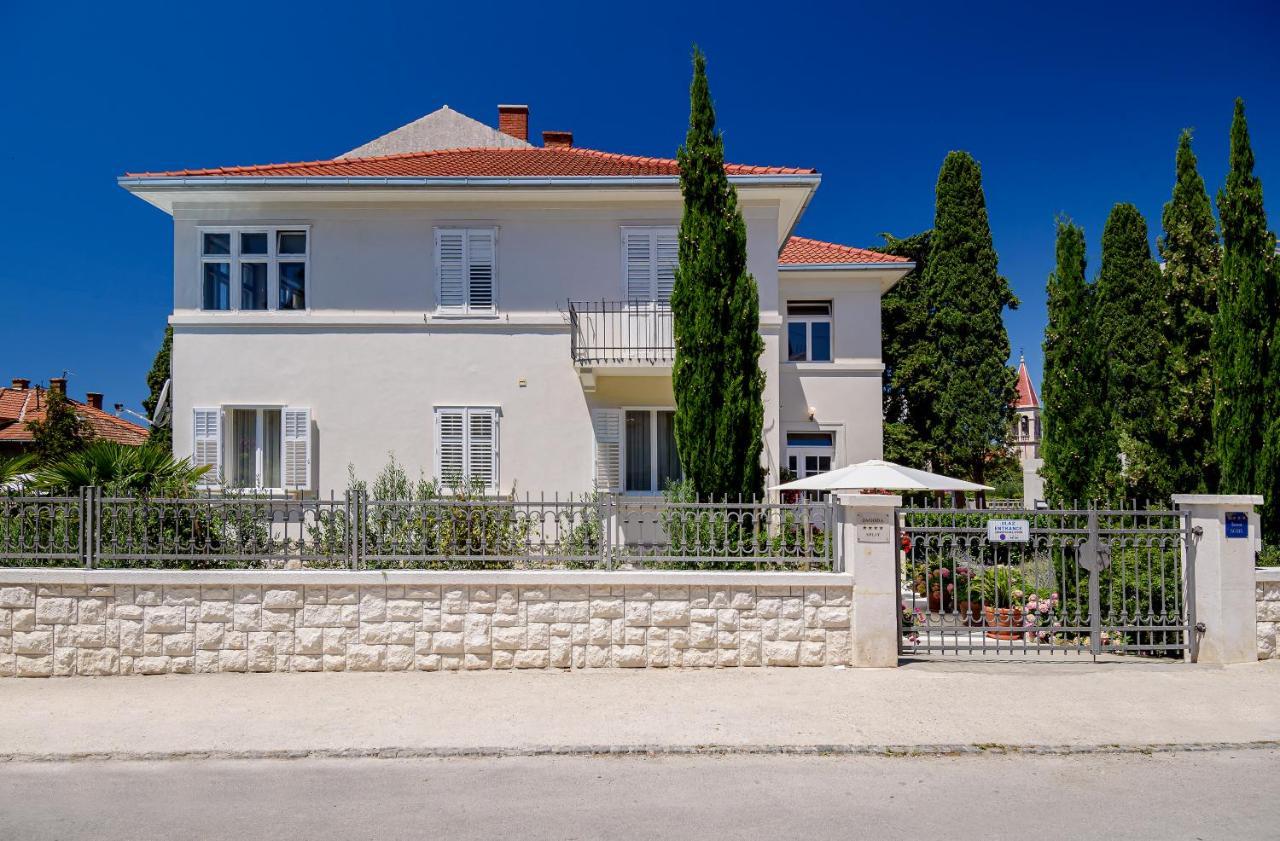 Palace Schoen Milesi - Esense Of Prestige - Private Pool - Free Parking - Old Money Style Luxury Rooms - Walking Distance To The Old Town, The Beach And All Amenities - Buralux Properties Split Bagian luar foto