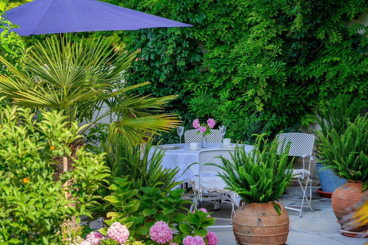 Palace Schoen Milesi - Esense Of Prestige - Private Pool - Free Parking - Old Money Style Luxury Rooms - Walking Distance To The Old Town, The Beach And All Amenities - Buralux Properties Split Bagian luar foto