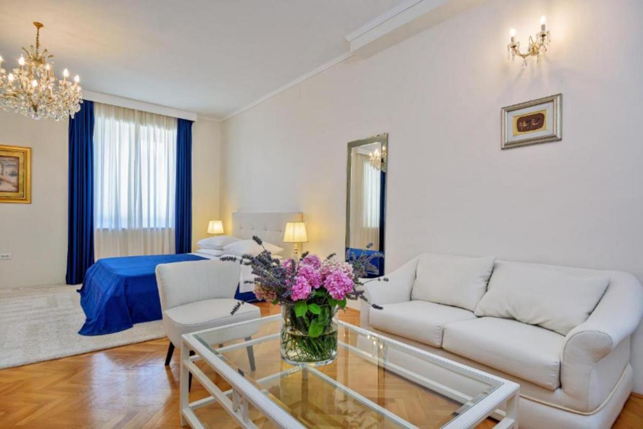 Palace Schoen Milesi - Esense Of Prestige - Private Pool - Free Parking - Old Money Style Luxury Rooms - Walking Distance To The Old Town, The Beach And All Amenities - Buralux Properties Split Bagian luar foto