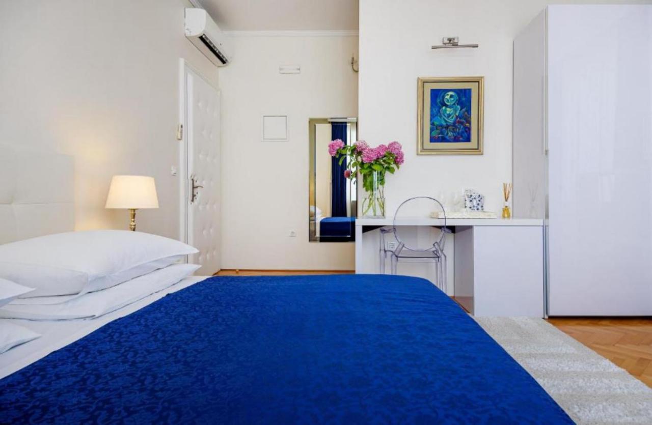 Palace Schoen Milesi - Esense Of Prestige - Private Pool - Free Parking - Old Money Style Luxury Rooms - Walking Distance To The Old Town, The Beach And All Amenities - Buralux Properties Split Bagian luar foto