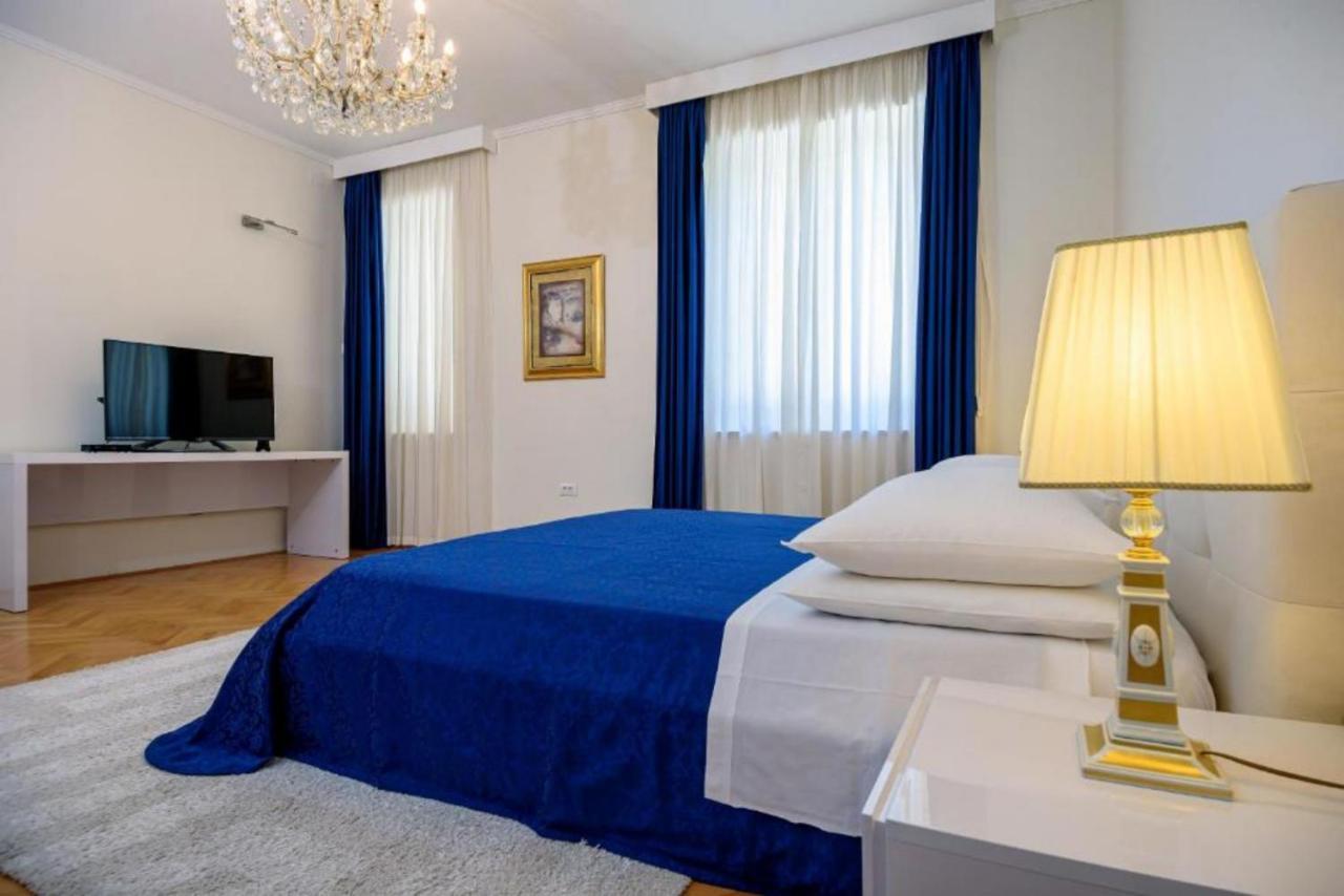 Palace Schoen Milesi - Esense Of Prestige - Private Pool - Free Parking - Old Money Style Luxury Rooms - Walking Distance To The Old Town, The Beach And All Amenities - Buralux Properties Split Bagian luar foto