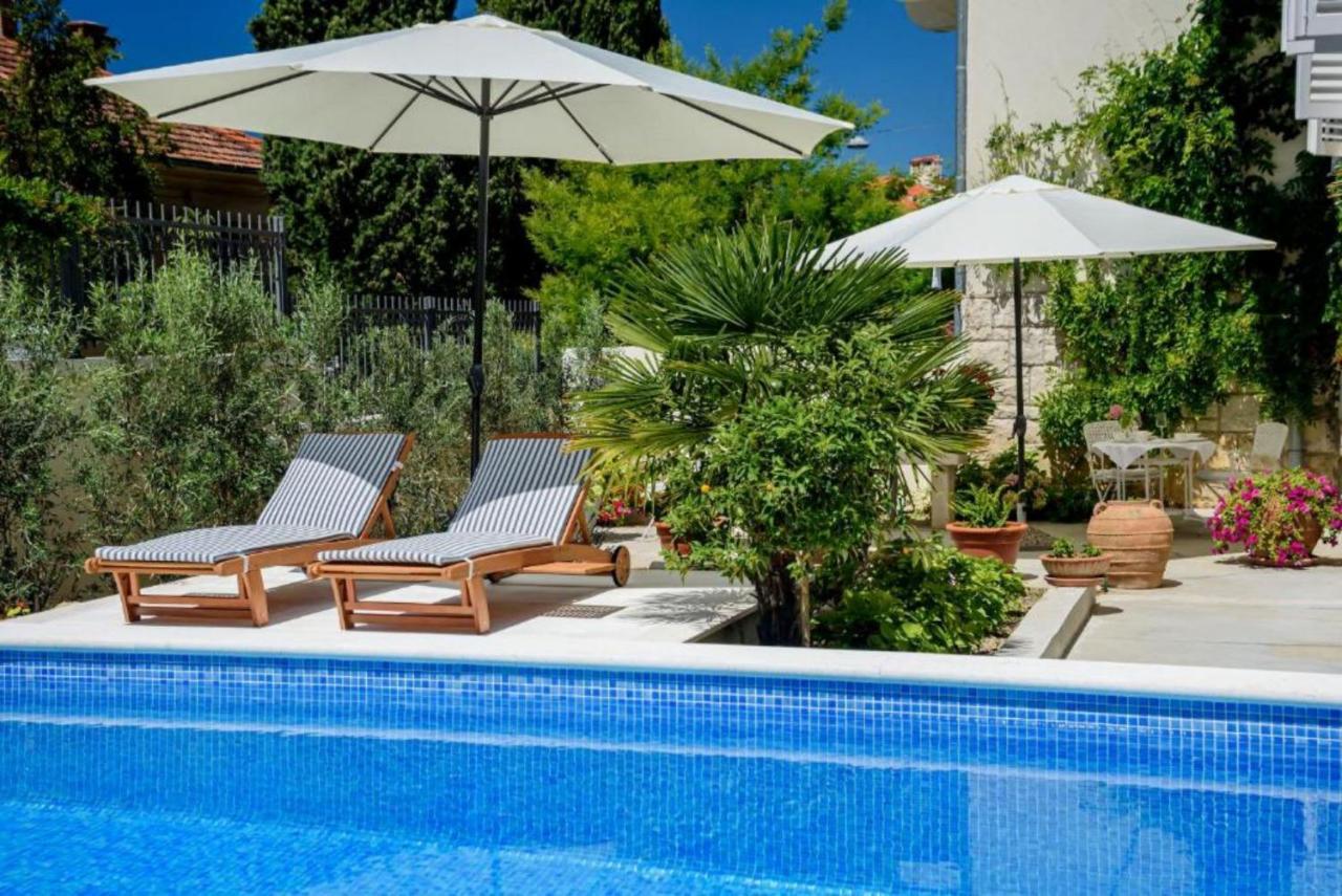 Palace Schoen Milesi - Esense Of Prestige - Private Pool - Free Parking - Old Money Style Luxury Rooms - Walking Distance To The Old Town, The Beach And All Amenities - Buralux Properties Split Bagian luar foto