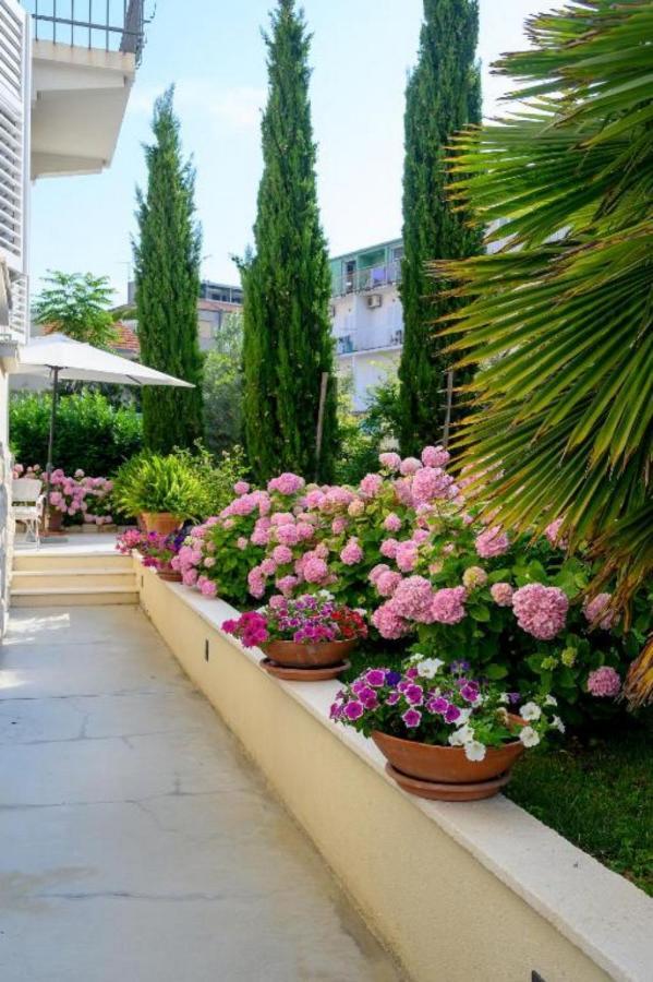 Palace Schoen Milesi - Esense Of Prestige - Private Pool - Free Parking - Old Money Style Luxury Rooms - Walking Distance To The Old Town, The Beach And All Amenities - Buralux Properties Split Bagian luar foto