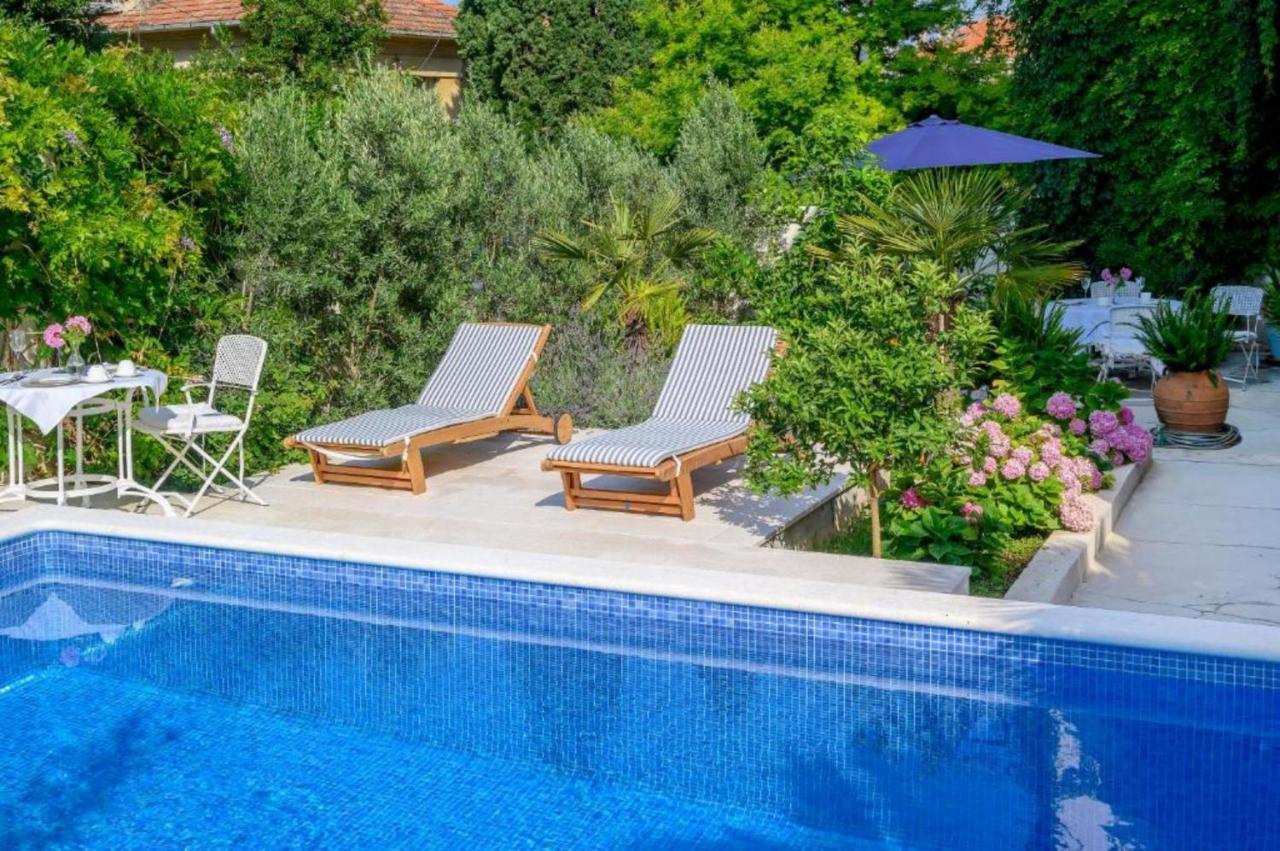 Palace Schoen Milesi - Esense Of Prestige - Private Pool - Free Parking - Old Money Style Luxury Rooms - Walking Distance To The Old Town, The Beach And All Amenities - Buralux Properties Split Bagian luar foto