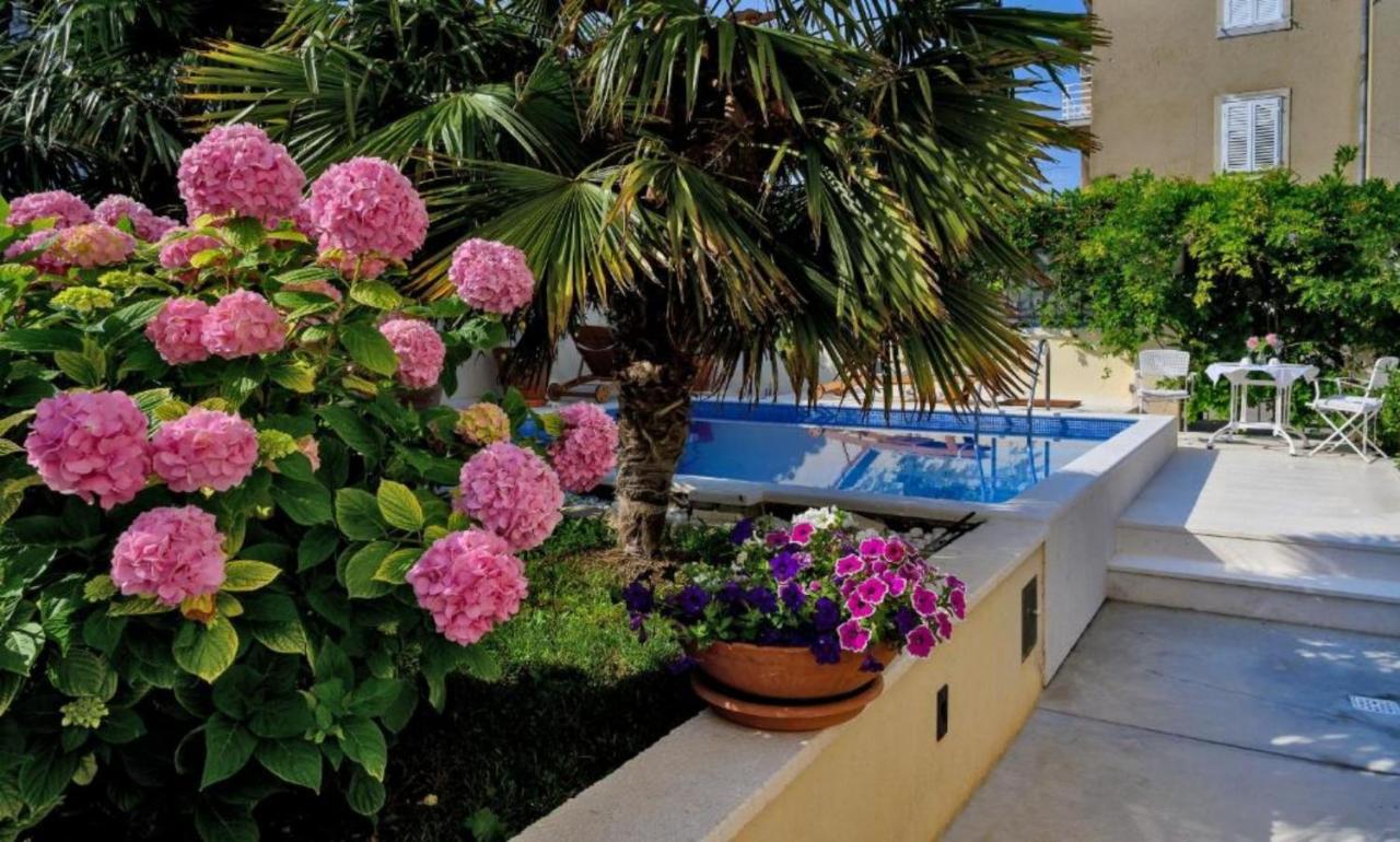 Palace Schoen Milesi - Esense Of Prestige - Private Pool - Free Parking - Old Money Style Luxury Rooms - Walking Distance To The Old Town, The Beach And All Amenities - Buralux Properties Split Bagian luar foto