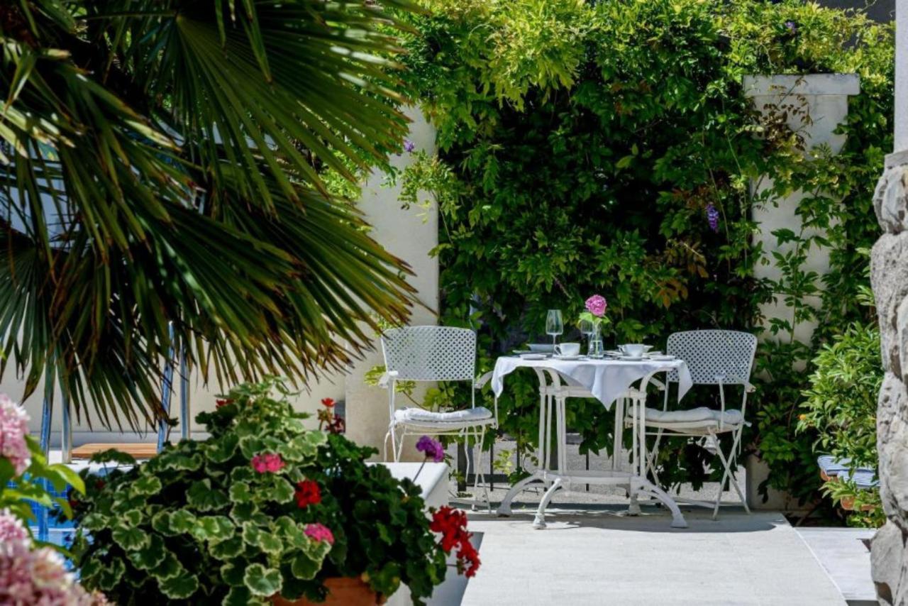 Palace Schoen Milesi - Esense Of Prestige - Private Pool - Free Parking - Old Money Style Luxury Rooms - Walking Distance To The Old Town, The Beach And All Amenities - Buralux Properties Split Bagian luar foto