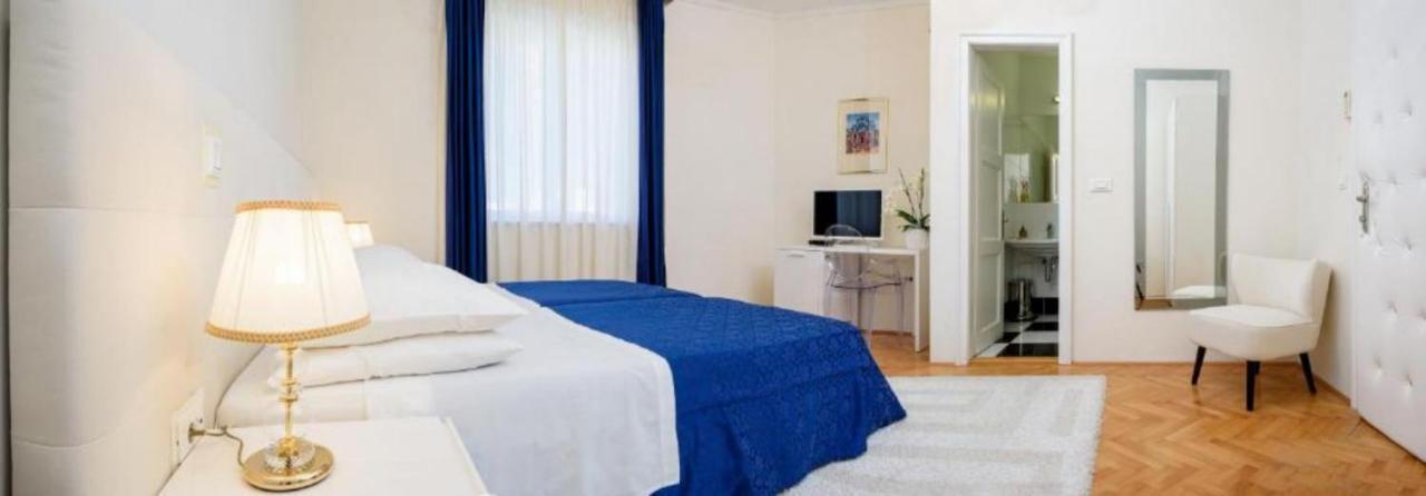 Palace Schoen Milesi - Esense Of Prestige - Private Pool - Free Parking - Old Money Style Luxury Rooms - Walking Distance To The Old Town, The Beach And All Amenities - Buralux Properties Split Bagian luar foto